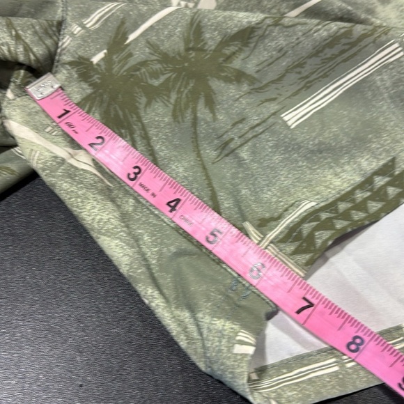 Quicksilver Board shorts,lined elastic waist,hip pockets,back velcro pocket,key - Picture 9 of 13